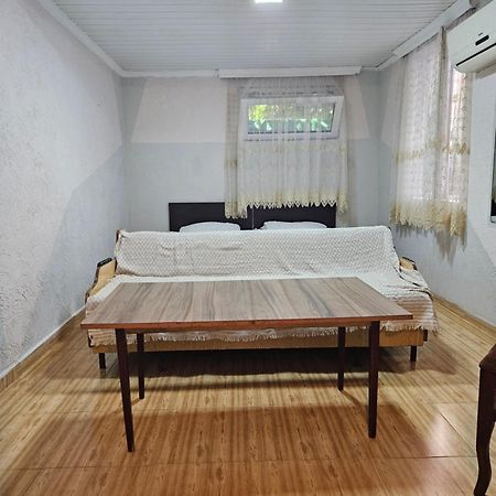 Guest House 2 Floor Батумі Екстер'єр фото