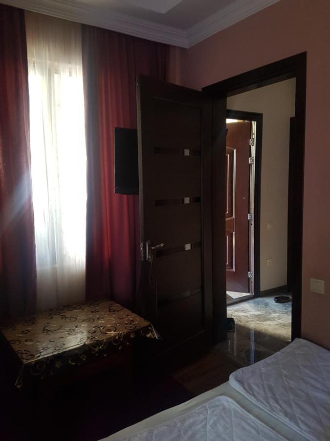Guest House 2 Floor Батумі Екстер'єр фото