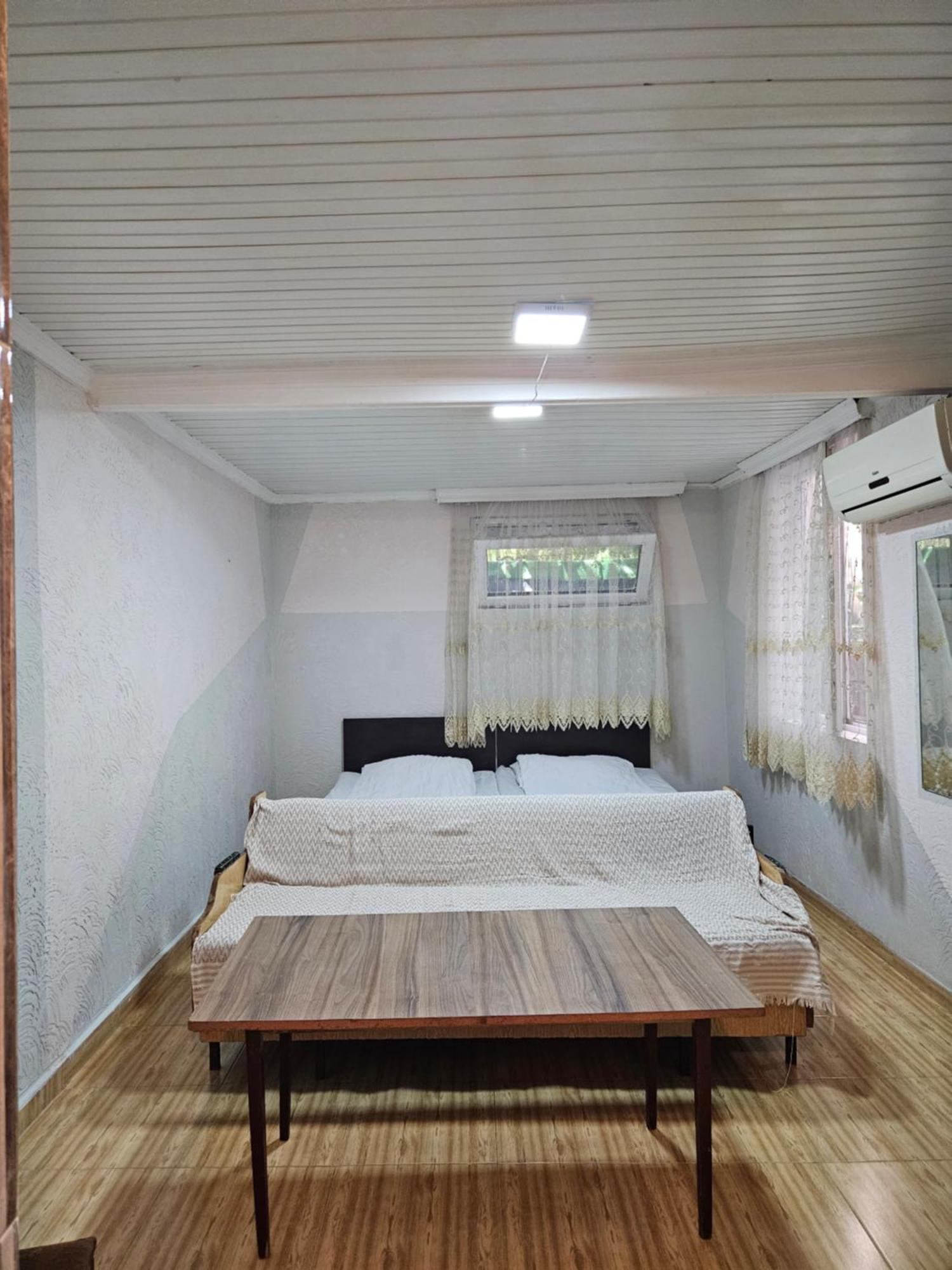 Guest House 2 Floor Батумі Екстер'єр фото